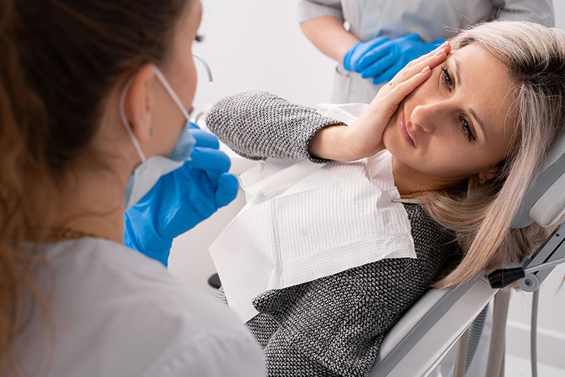 patient experiencing mouth pain within the dental center